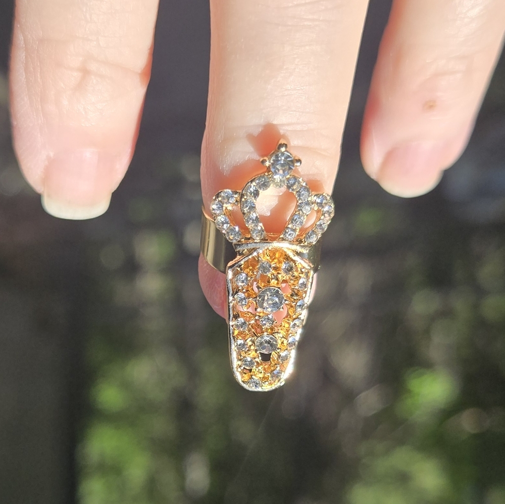 Ornate Gold Vintage-Style Nail Ring Crown with Intricate Stonework - Picture 3 of 7